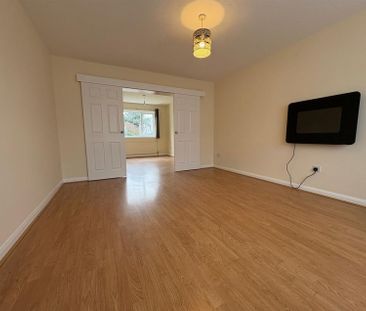 Greenfield Park Drive, York - Photo 2