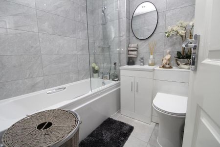4 bedroom detached house to rent - Photo 4