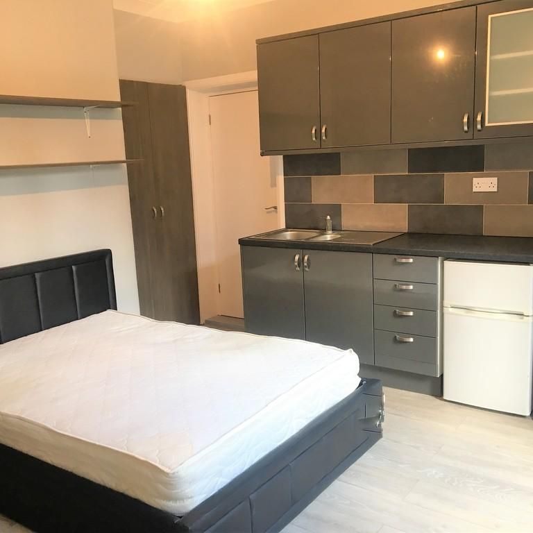Studio to rent - Photo 1