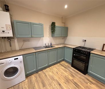 York Crescent, Aldershot, Hampshire, GU11 - Photo 3