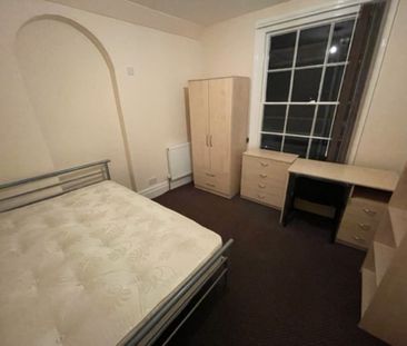 9 Bed Student Accommodation - Photo 3