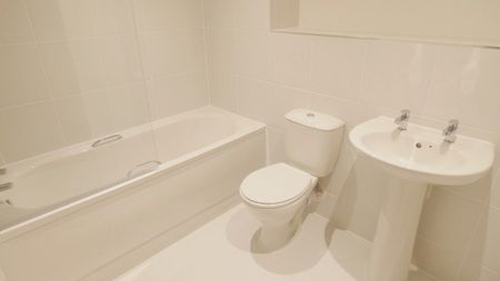 Cross Street , - Photo 5