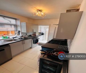 3 bedroom semi-detached house to rent - Photo 5