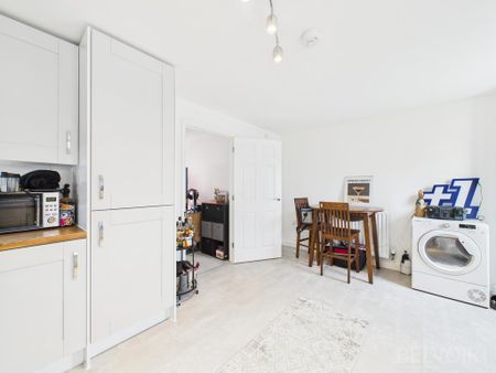 2 bedroom end of terrace house to rent - Photo 2