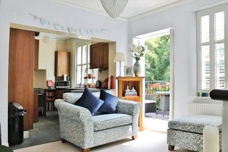 Coopers Hill Lane, Englefield Green, Egham, Surrey, TW20 0JY - Photo 2