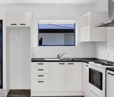 Tidy low maintenance 2 bedroom home with off-street parking - Photo 1