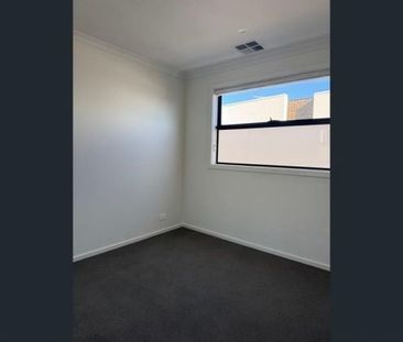 4A Barry Drive, Findon - Photo 3