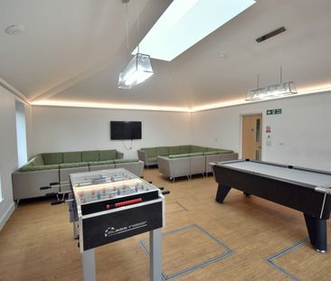 6 Bed Terraced House, Hillside Court, RG1 - Photo 1