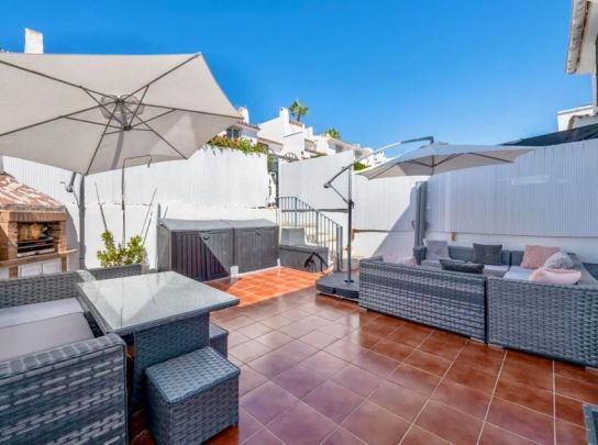 Alquiler de chalet adosado en Calle Monte Biarritz s/n - Foto 1