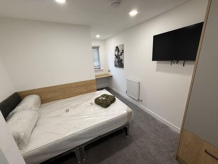 1 bedroom in a house share to rent - Photo 2