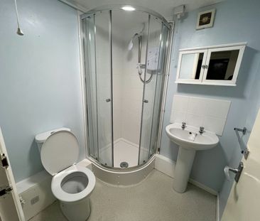 Flat to rent on - Photo 2