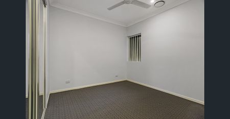 Stylish unit in excellent location - Photo 4