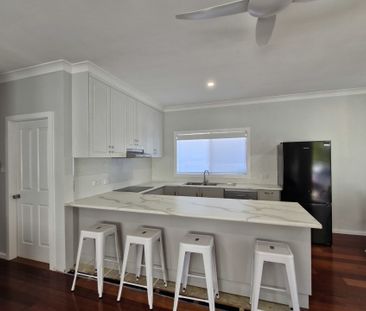 Fully Furnished Gem + 3 Bay Shed - Photo 2