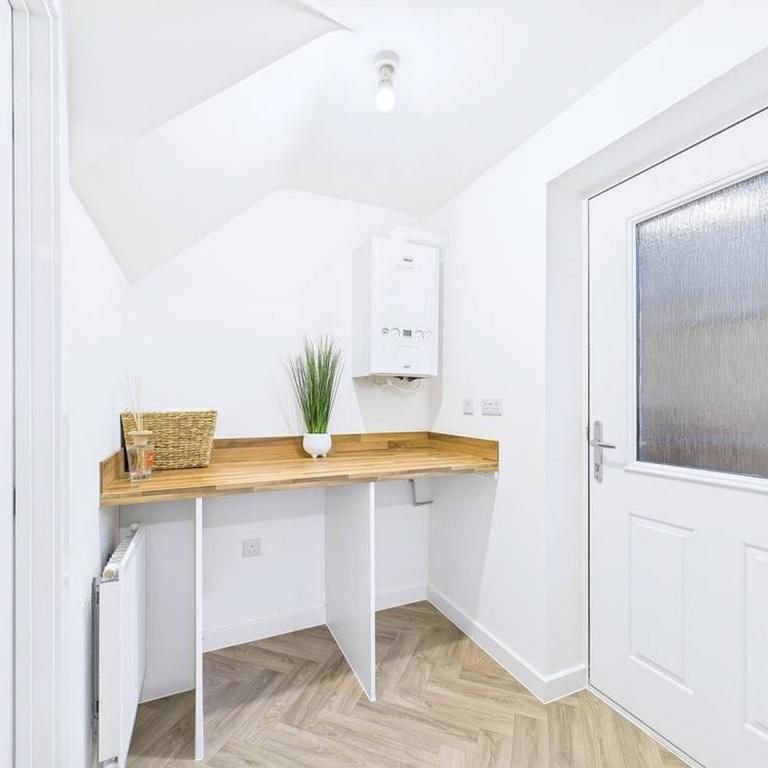 4 bedroom detached house to rent - Photo 1