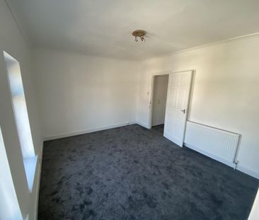 Available 2 Bed House - terraced - Photo 1