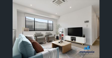 LUXURY TOWNHOUSE IN PREMIER LOCATION - Photo 4