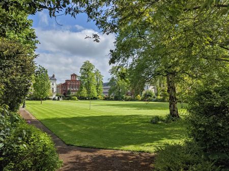 Brunswick Square, Gloucester - Photo 2