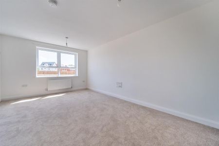 4 bedroom detached house to rent - Photo 2