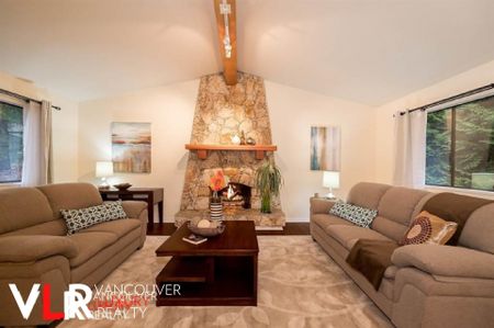 House in West Vancouver, BC - Photo 4