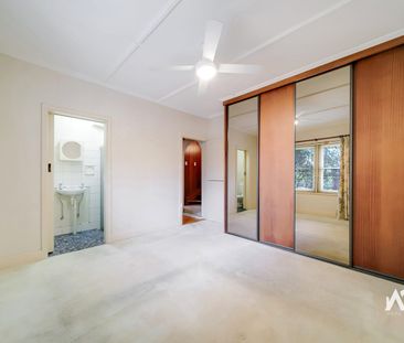 Spacious Family Home with Large Backyard - Photo 5