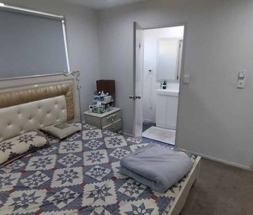 Glen Eden Rental: 3 Bed, 2 Bath with Parking - Photo 3