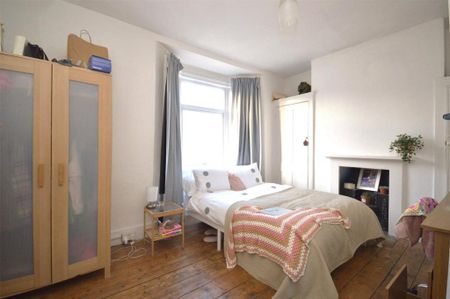 4 bedroom terraced house to rent - Photo 3