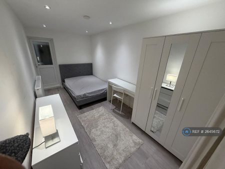 1 bedroom in a house share to rent - Photo 4