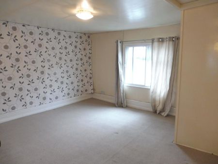2 bedroom end of terrace house to rent - Photo 3