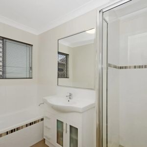 Designer Home! - Photo 2