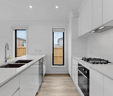 2 Jandakot Walk, Point Cook VIC 3030 - House For Rent | Domain - Photo 5
