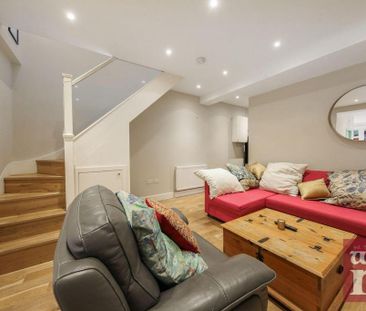 4 bedroom end of terrace house to rent - Photo 2