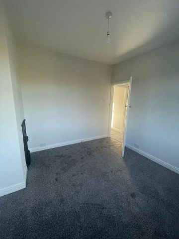 2 bedroom semi-detached house to rent - Photo 4