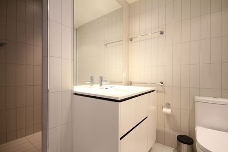 Fully Furnished Vibrant Foreshore Apartment! - Photo 2