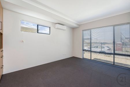 Low Maintenance 1 Bedroom Studio - Photo 4