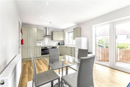 1 bedroom in a house share to rent - Photo 4