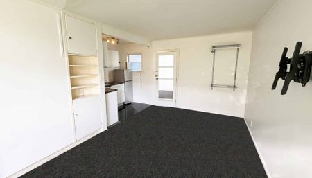 REMUERA, 1 BEDROOM - Photo 5