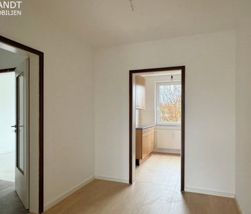 3 Zi.- Whg. mit 2 Schlafzimmern und Balkon! ANFRAGEN UNTER ANGABE D... - Foto 3