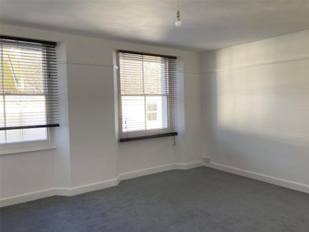 3 bedroom apartment to rent - Photo 2