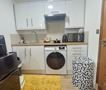 Ealing, W3, London - Photo 2