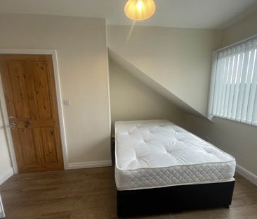 Low Lane (Room 3), Horsforth, Leeds - Photo 3