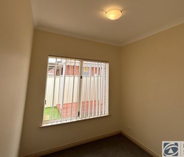 GORGEOUS EASY TO MAINTAIN VILLA CLOSE TO PERTH CBD - Photo 4