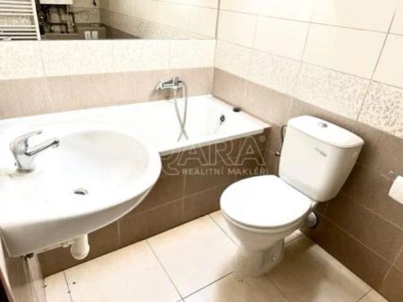 Pronájem bytu 2+kk v činžovním domě, 3.NP, zahrada, nádherný výhled na Prahu - Фото 4