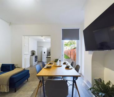 1 bedroom in a house share to rent - Photo 3