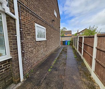 91 Higher Lomax Lane, Heywood - Photo 3