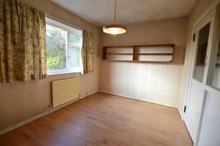 4 bedroom detached house to rent - Photo 2