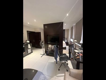 Studio Flat, The Headrow, LS1 - Photo 3