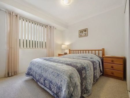 Three Bedroom Duplex in prime location - Photo 4