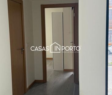 T1 com Lugar de Garagem - Metro de Campanhã - Photo 1