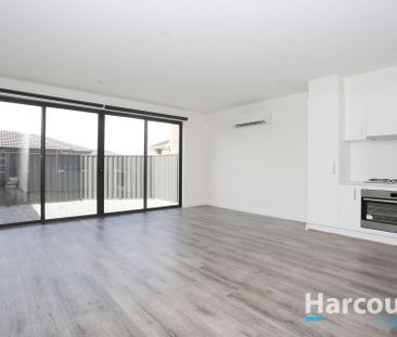 Modern 3-Bedroom Home with Natural Light and Balcony - Photo 5