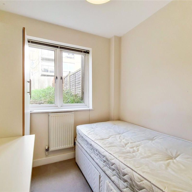 4 bedroom house in London - Photo 1